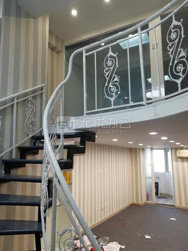  - 靈橋廣場(chǎng)
