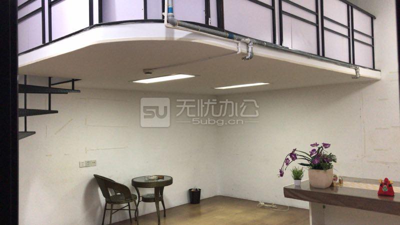  - 靈橋廣場