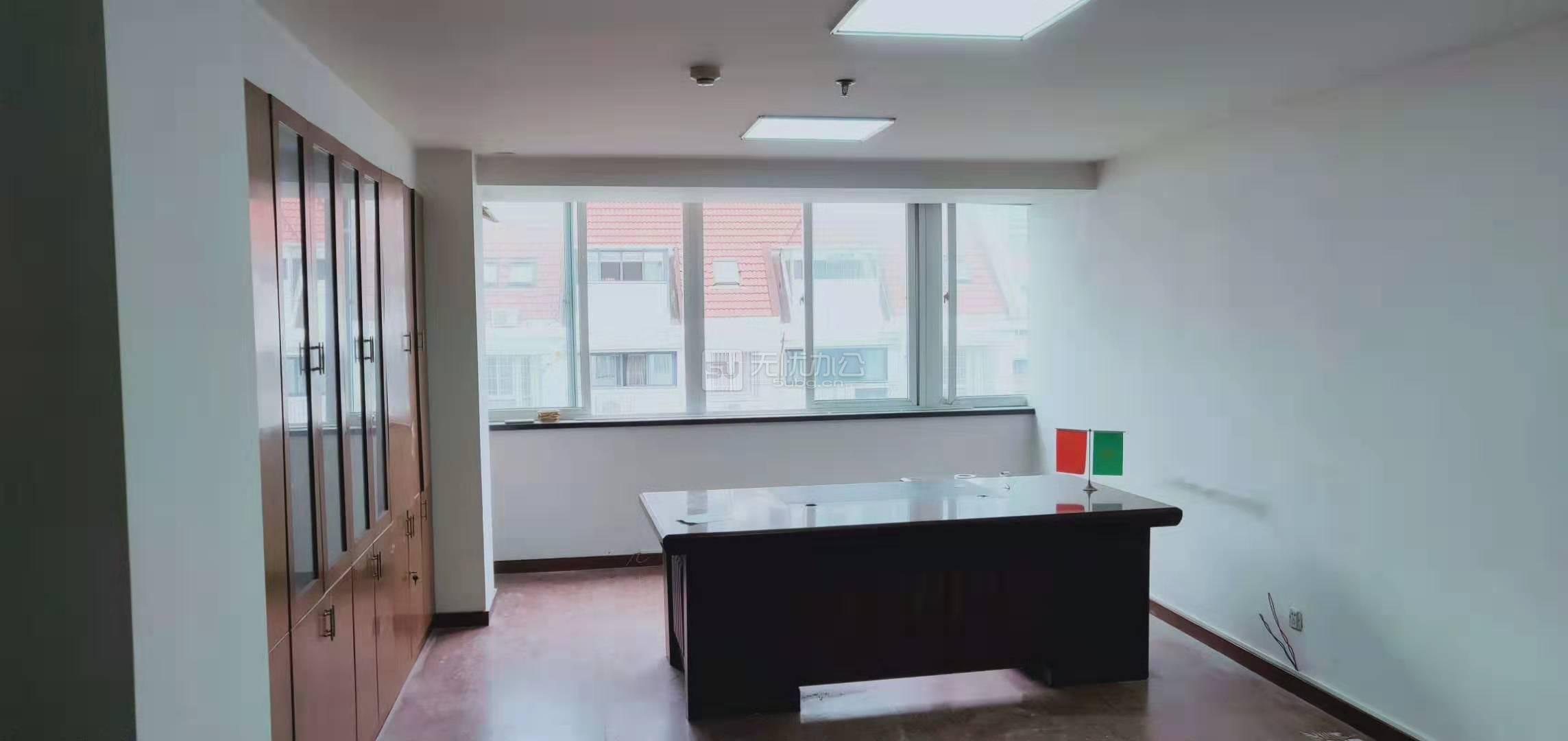  - 中央商座